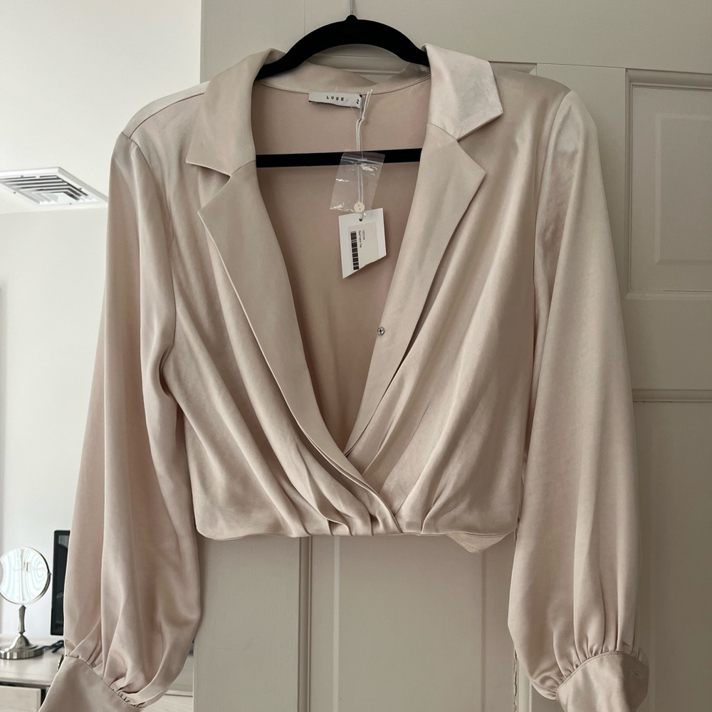 Silk collared crop top, extremely versatile. Pins together in the front